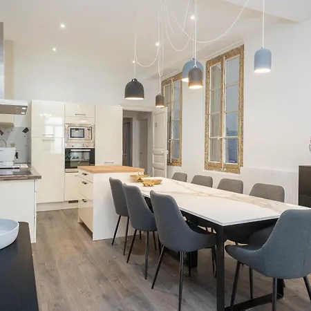 Appartement Haussmannien à *